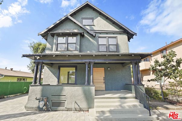 Exterior, Facade, Queen Anne Victorian