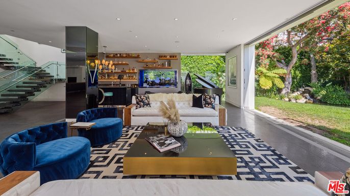 Interior, Living room, Pendant Lights, Piano, Recessed Lighting