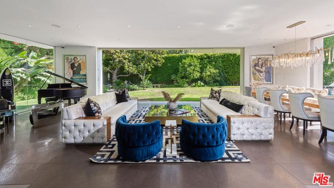 Dining room, Interior, Living room, Pendant Lights, Piano, Recessed Lighting