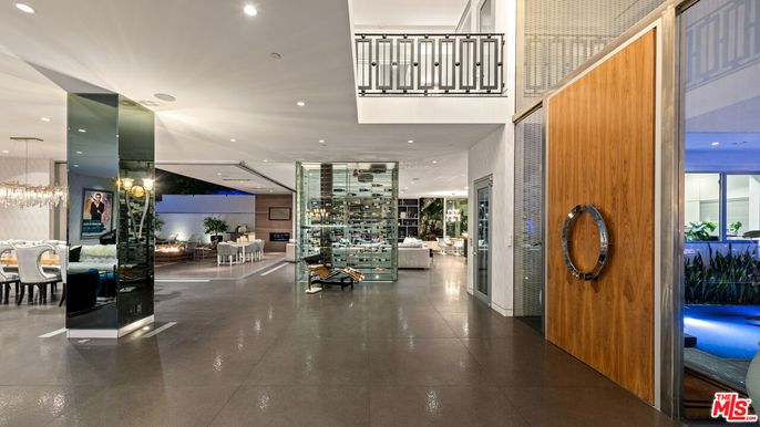 Dining room, Interior, Pendant Lights, Recessed Lighting, Wine Storage
