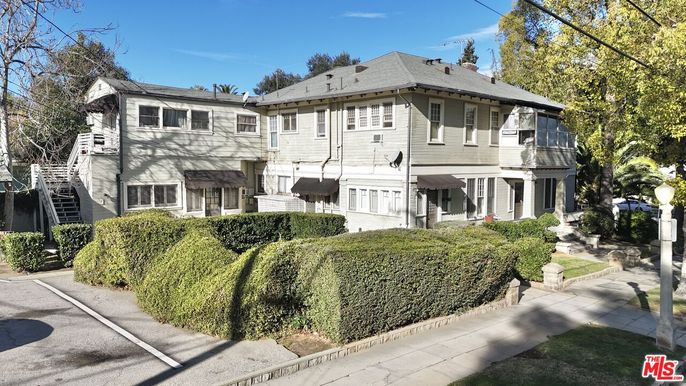 Exterior, Facade, Rowhouse