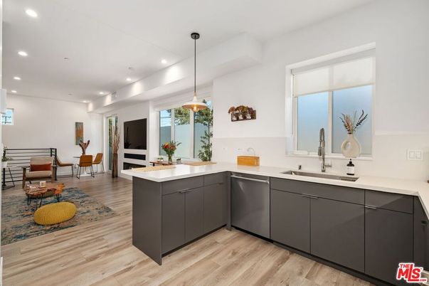 Dining room, Interior, Kitchen, Pendant Lights, Recessed Lighting, Wood Texture Flooring