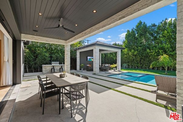 Exterior, Fireplace, Pool