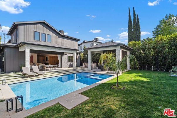 Backyard, Exterior, Pool