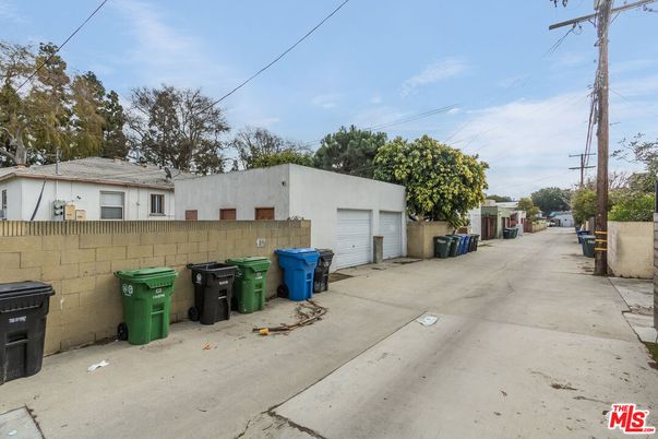 Detached Garage, Exterior