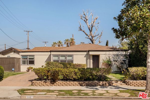 Exterior, Facade, Ranch