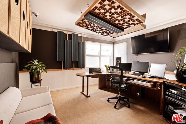 Home Office, Interior