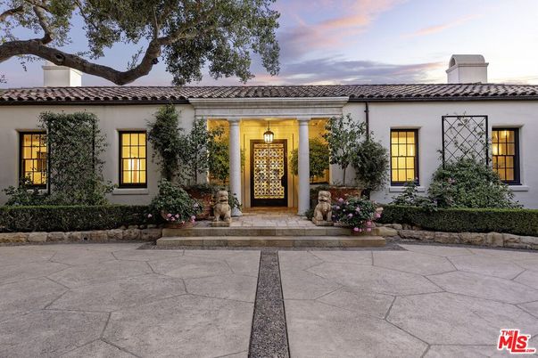 Exterior, Facade, Spanish Mediterranean