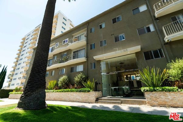 Exterior, Facade, Condo Building
