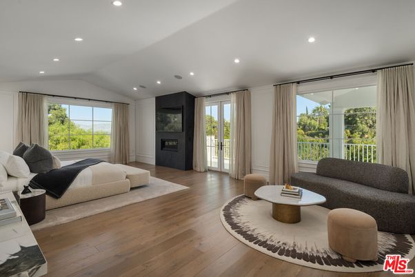 Bedroom, Interior, Living room, Recessed Lighting, Wood Texture Flooring