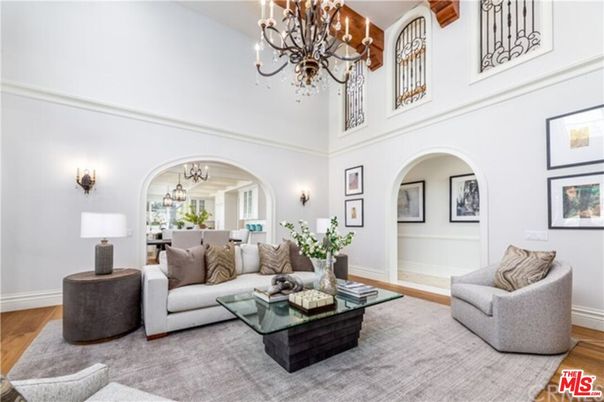 Chandelier, Dining room, Interior, Living room, Wood Texture Flooring
