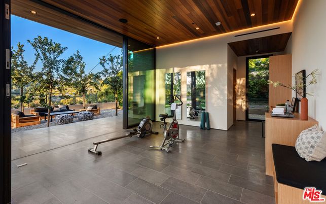 Fitness Equipment, Interior, Living room, Recessed Lighting, Wooden Ceilings