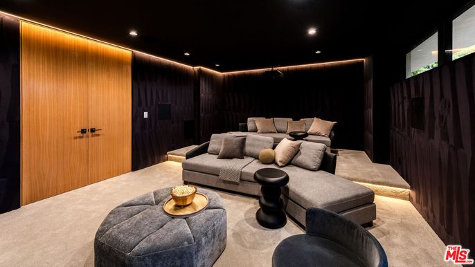 Interior, Living room, Projection Screen, Recessed Lighting, Theatre Room