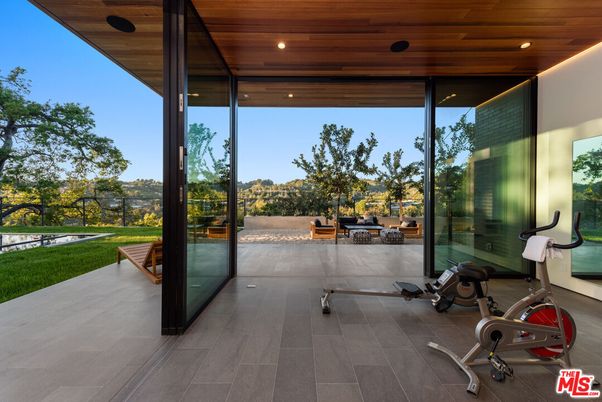 Exterior, Fitness Equipment, Recessed Lighting