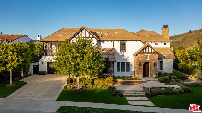 Attached, Backyard, Exterior, Facade, Brick Facade, Tudor Revival