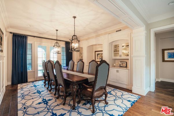 Chandelier, Dining room, Interior, Recessed Lighting, Wood Texture Flooring