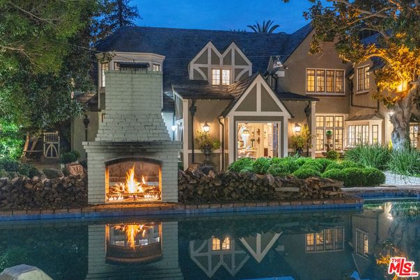 Exterior, Facade, Fireplace, Pool, Queen Anne Victorian