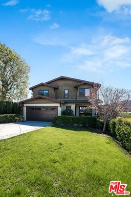 Attached, Backyard, Exterior, Facade, Split Level
