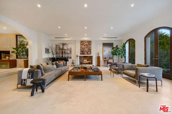 Fireplace, Interior, Living room, Piano, Recessed Lighting