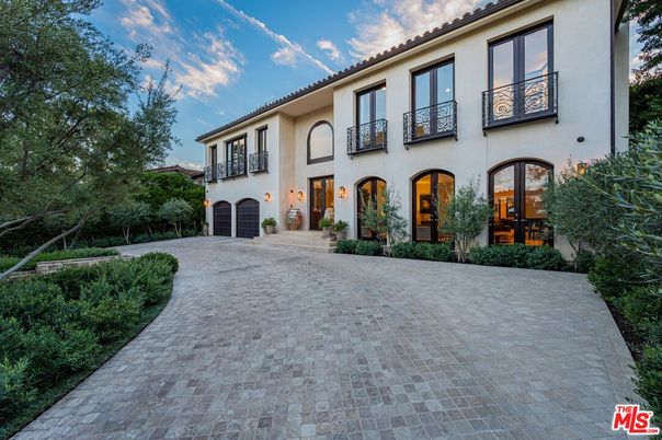 Backyard, Exterior, Facade, Mediterranean