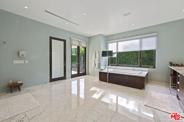 Bathroom, Interior, Marble, Recessed Lighting