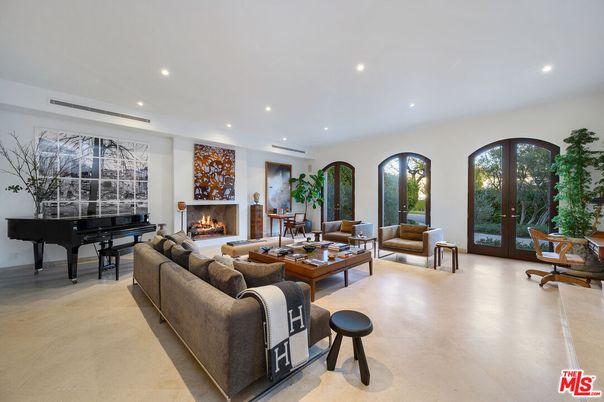 Fireplace, Interior, Living room, Piano, Recessed Lighting