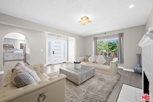 Interior, Kitchen, Living room, Recessed Lighting, Wood Texture Flooring
