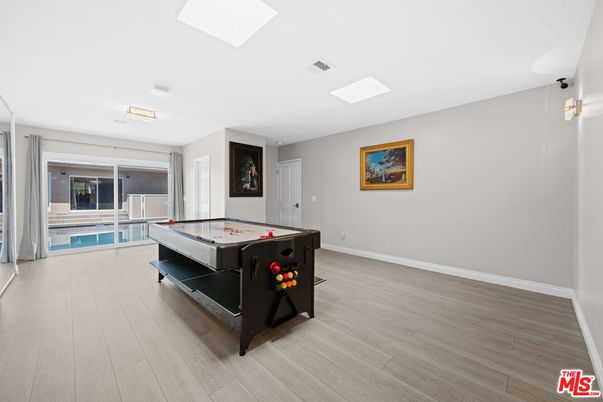 Billiard Table, Game Room, Interior, Wood Texture Flooring
