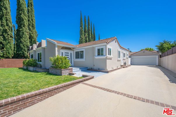 Backyard, Detached Garage, Exterior