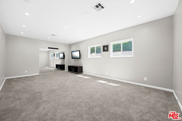 Empty room, Interior, Recessed Lighting