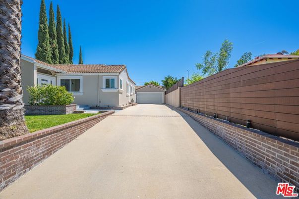 Detached Garage, Exterior