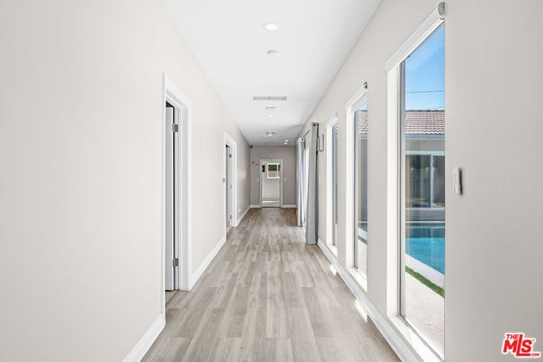 Interior, Recessed Lighting, Wood Texture Flooring