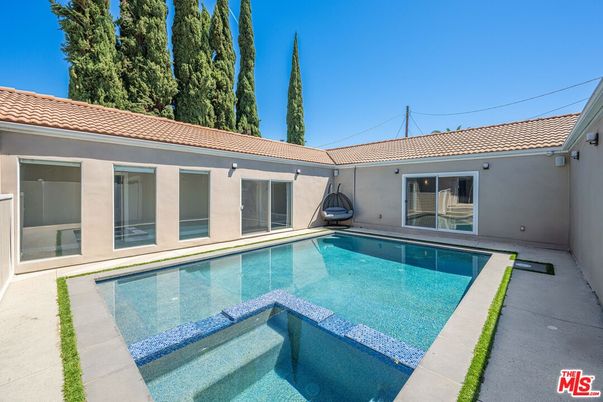Exterior, Pool