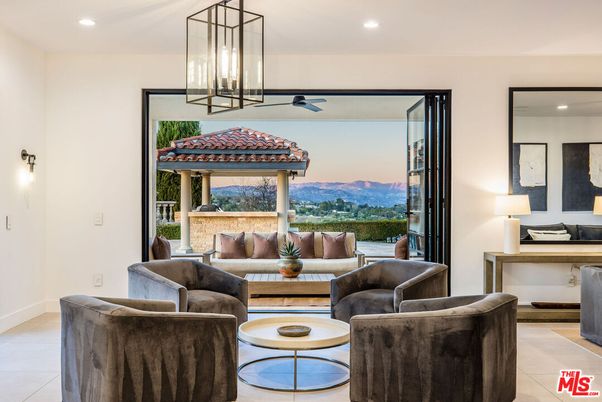 Interior, Living room, Pendant Lights, Recessed Lighting