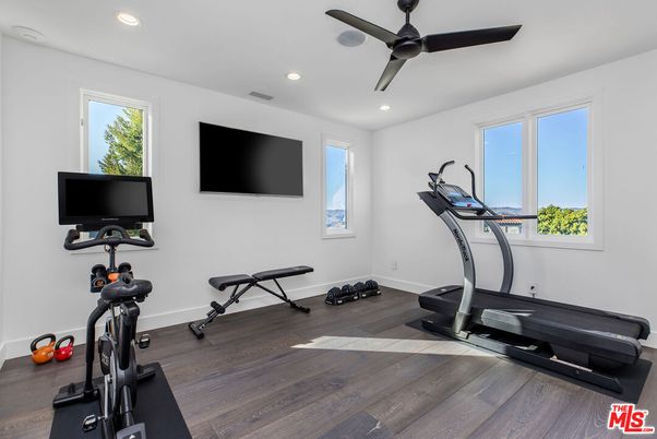 Fitness Equipment, Interior, Recessed Lighting, Wood Texture Flooring