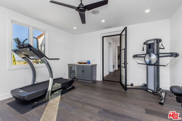Fitness Equipment, Interior, Recessed Lighting, Wood Texture Flooring