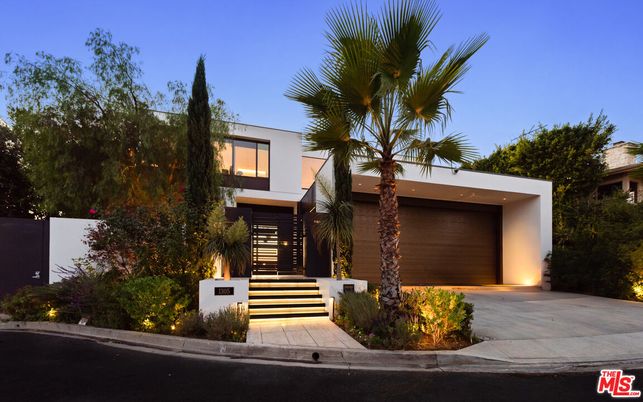 Attached, Exterior, Facade, Modern