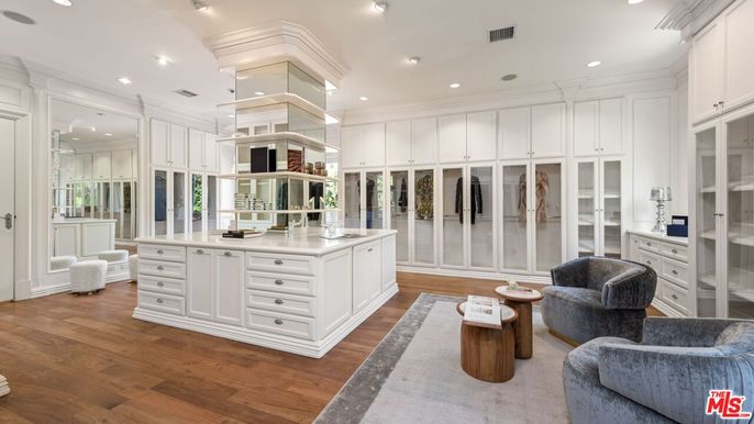 Interior, Recessed Lighting, Walk-in Closets, Wood Texture Flooring
