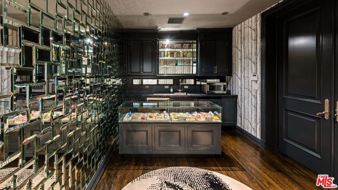 Interior, Recessed Lighting, Wine Storage, Wood Texture Flooring