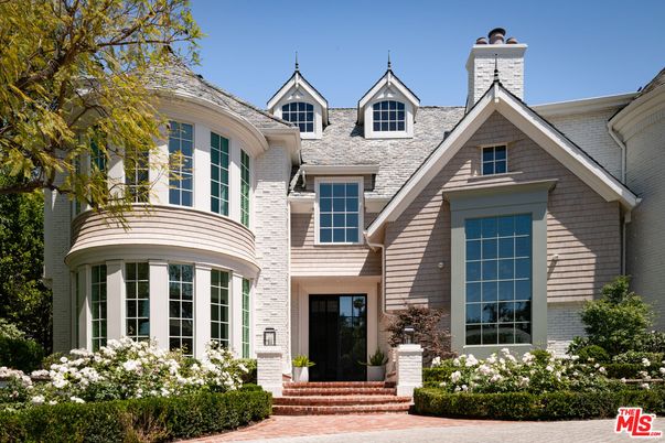 Exterior, Facade, Queen Anne Victorian