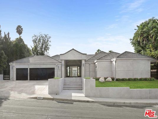 Attached, Exterior, Facade, Modern