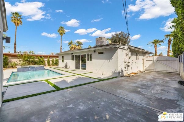 Exterior, Pool