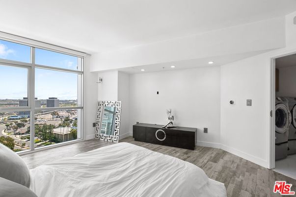 Bedroom, Interior, Recessed Lighting, Washer, Wood Texture Flooring