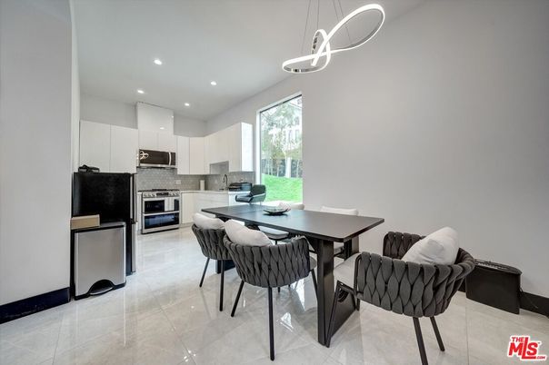 Dining room, Interior, Kitchen, Pendant Lights, Recessed Lighting, Stainless Steel Appliances