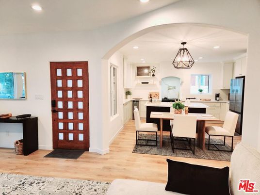 Chandelier, Dining room, Interior, Kitchen, Pendant Lights, Recessed Lighting, Wood Texture Flooring