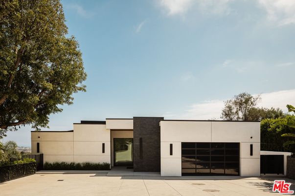 Attached, Exterior, Facade, Modern