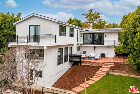 Backyard, Exterior, Facade, Modern
