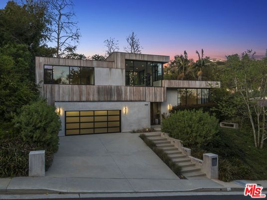 Attached, Exterior, Facade, Modern