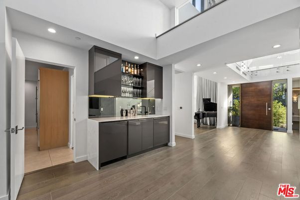 Interior, Piano, Recessed Lighting, Wood Texture Flooring