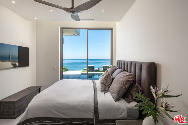 Bedroom, Interior, Recessed Lighting, Water